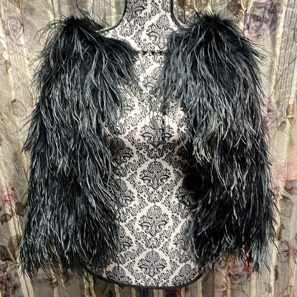 MAX STUDIO - LEON MAX Real Feather Wrap - NWT! - Picture 2 of 7